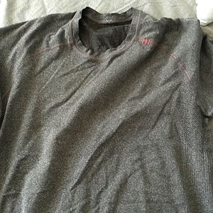Lululemon Men's Metal Vent shirt Medium